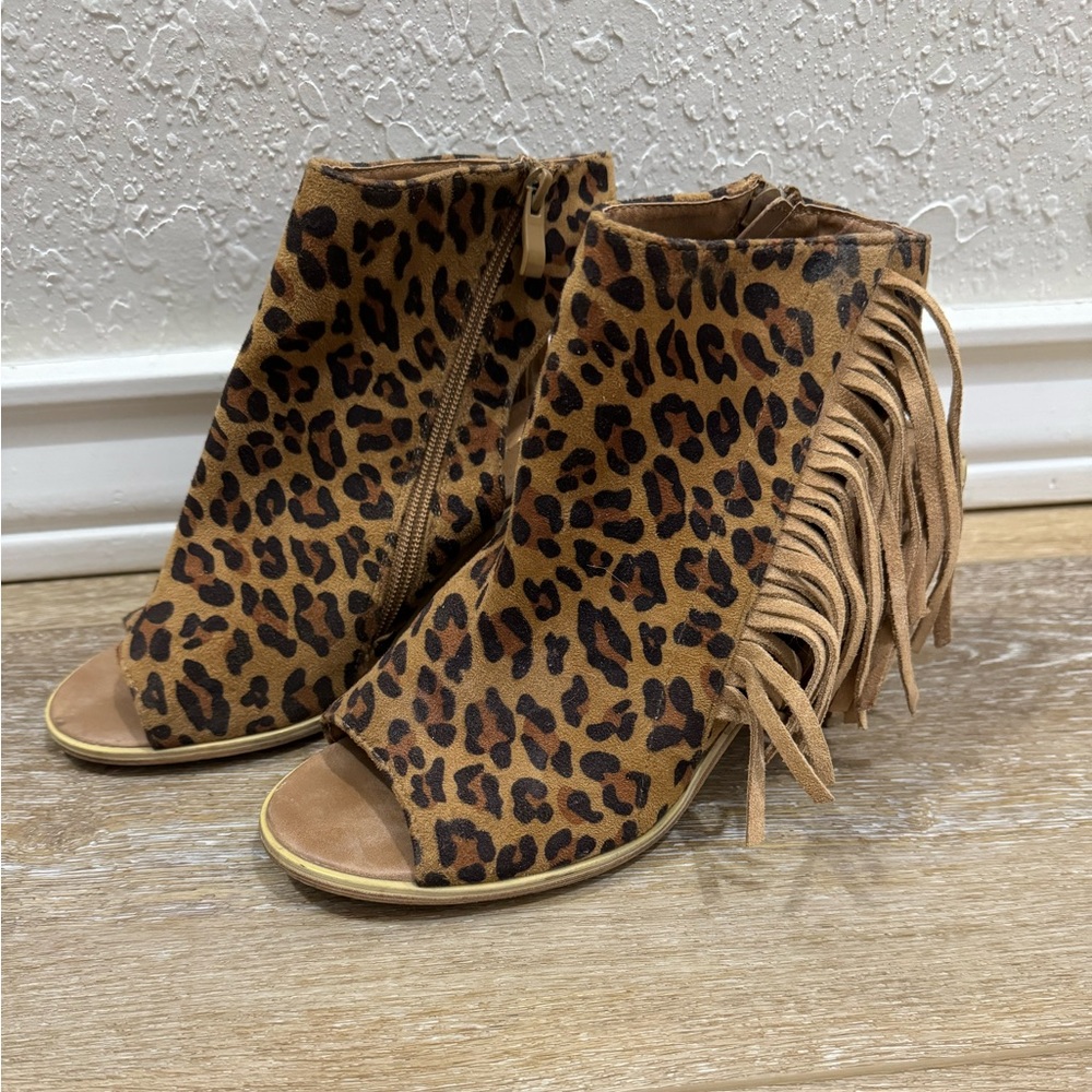 Very Volatile Venus Fringe Sandal